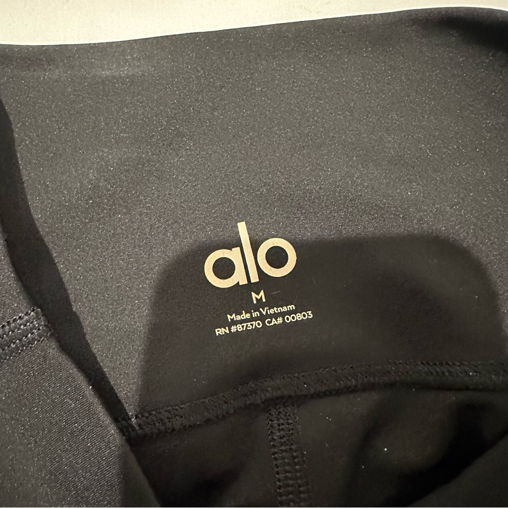 ALO Yoga AirLift Black Leggings - Picture 4 of 4